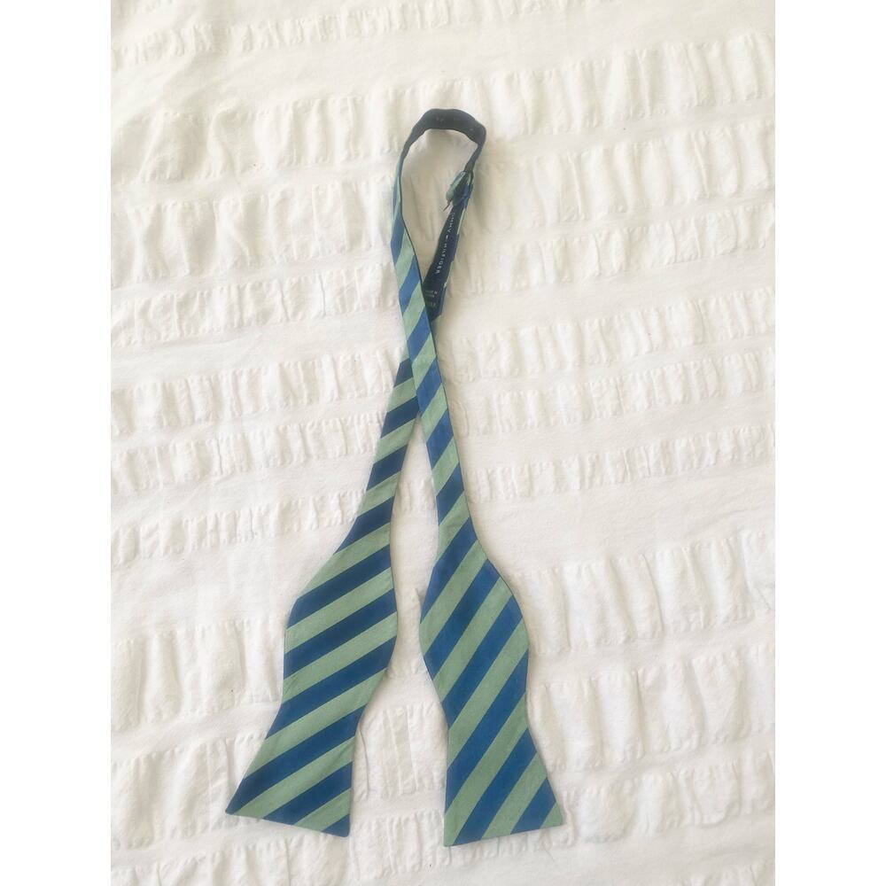 Tommy Hilfiger‎ New Striped Adjustable Bowtie 100% Silk Necktie - Picture 4 of 5